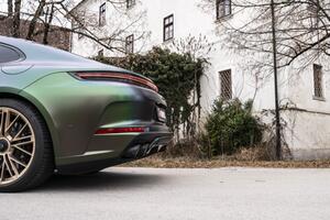 Výfuk Slip-On Line (titan) pro Porsche Panamera / 4 / 4 E-Hybrid / 4S E-Hybrid / GTS / Turbo E-Hybrid / Turbo S E-Hybrid (976) 