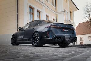 Výfuk Slip-On Line (titan) pro BMW M5 (G90, G99) 2025 