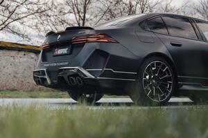Výfuk Slip-On Line (titan) pro BMW M5 (G90, G99) 2025 