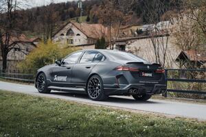 Výfuk Slip-On Line (titan) pro BMW M5 (G90, G99) 2025 