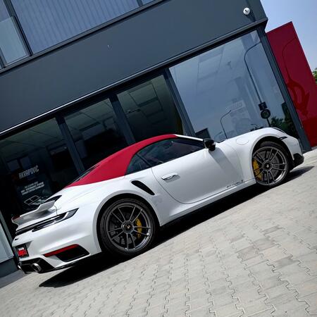 Porsche 911 Turbo S je považované za GT blížící se dokonalosti....