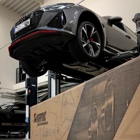 Kolegové z @bbcars_4you nechali instalovat do nového Audi RS...