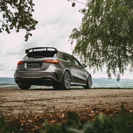 Mercedes-AMG A 45 S z @mercedeszlin vybavený výfukovým...