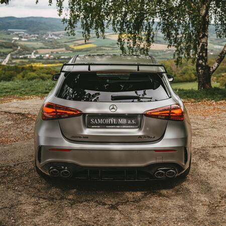 Mercedes-AMG A 45 S z @mercedeszlin vybavený výfukovým...