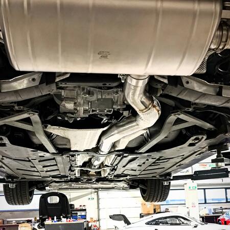 Modernizovaný Mercedes-AMG CLA 45 S dostal mildhybridní...