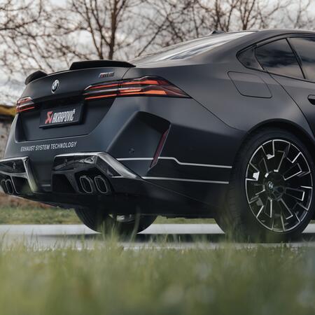 Výfukový systém Akrapovič pro BMW M5...