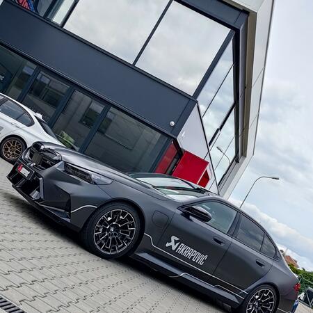 Společně s @akrapovic jsme dnes představili našim...