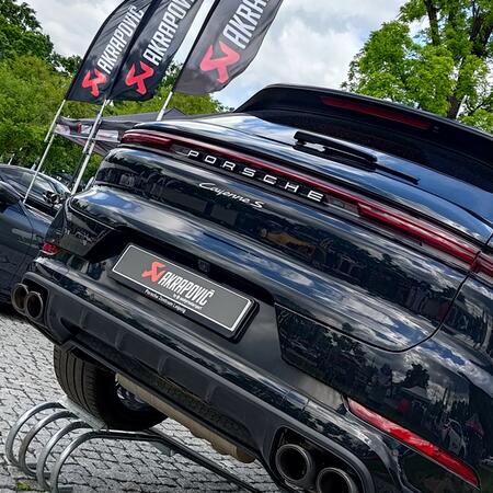 Dnes začaly LEGENDY 2025!
Ikonický @akrapovic je...