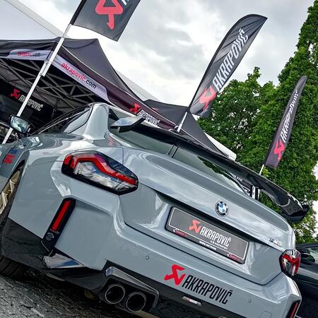 Dnes začaly LEGENDY 2025!
Ikonický @akrapovic je...