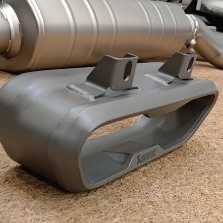 Laděn&yacute; v&yacute;fuk Akrapovič pro Mercedes-AMG G...