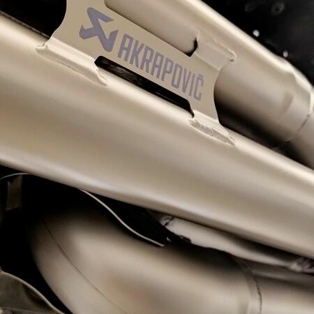 Titanov&yacute; v&yacute;fuk Akrapovič Slip-On Race Line...