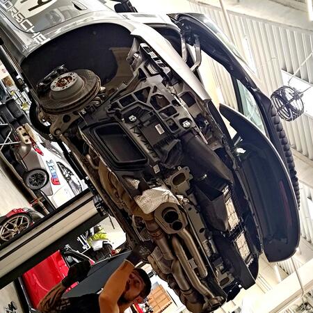 Titanov&yacute; v&yacute;fuk Akrapovič Slip-On Race Line...