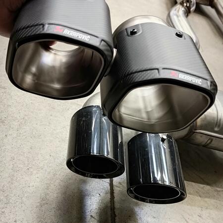 Sportovn&iacute; v&yacute;fuk Akrapovič pro hybridn&iacute;...