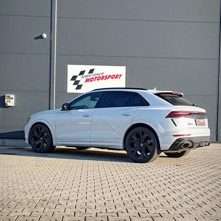 Ručně vyroben&eacute; karbonov&eacute; koncovky Akrapovič...