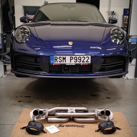 Nov&yacute; sportovn&iacute; v&yacute;fuk Akrapovič Slip-On...