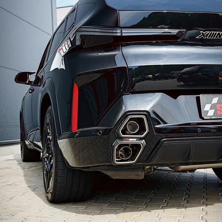 Titanov&yacute; sportovn&iacute; v&yacute;fuk Akrapovič...