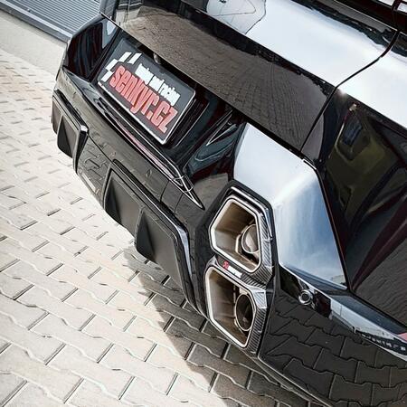 Titanov&yacute; sportovn&iacute; v&yacute;fuk Akrapovič...