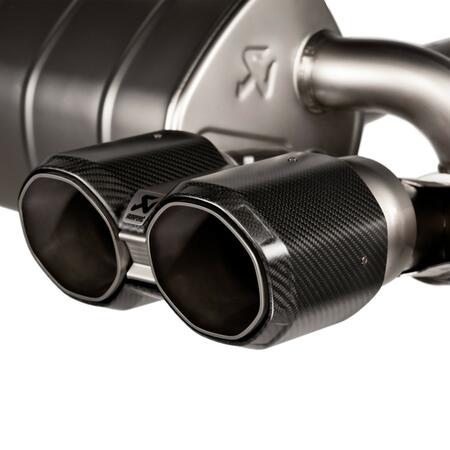 Ke sportovn&iacute;mu v&yacute;fuku Akrapovič pro aktu&aacute;ln&iacute;...