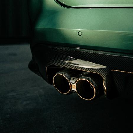 Ke sportovn&iacute;mu v&yacute;fuku Akrapovič pro aktu&aacute;ln&iacute;...