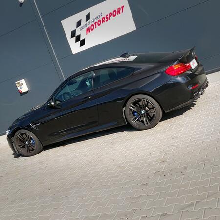 Instalací Akrapovič do vozu BMW M4 generace F82 jsme řešili...