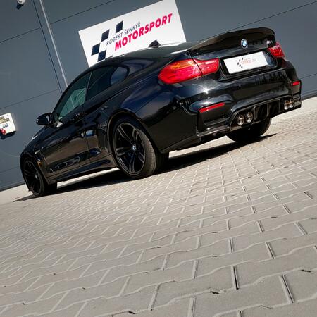 Instalací Akrapovič do vozu BMW M4 generace F82 jsme řešili...