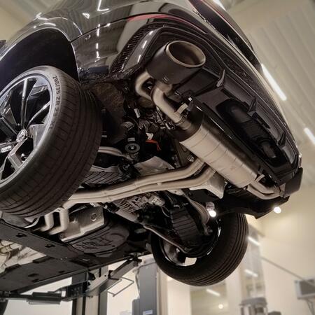 Kombinace karbonového paketu Audi RS Q8 s propracovanými...